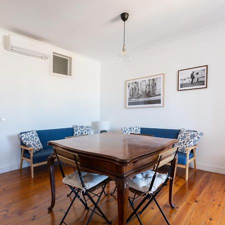 White & Blue Vintage Home In Graca リスボン エクステリア 写真