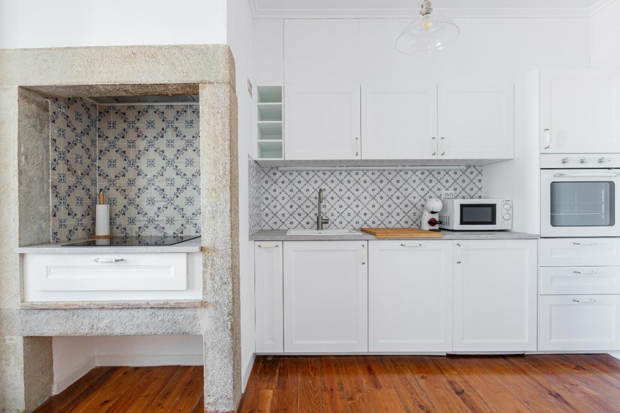 White & Blue Vintage Home In Graca リスボン エクステリア 写真