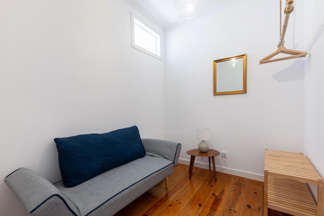 White & Blue Vintage Home In Graca リスボン エクステリア 写真