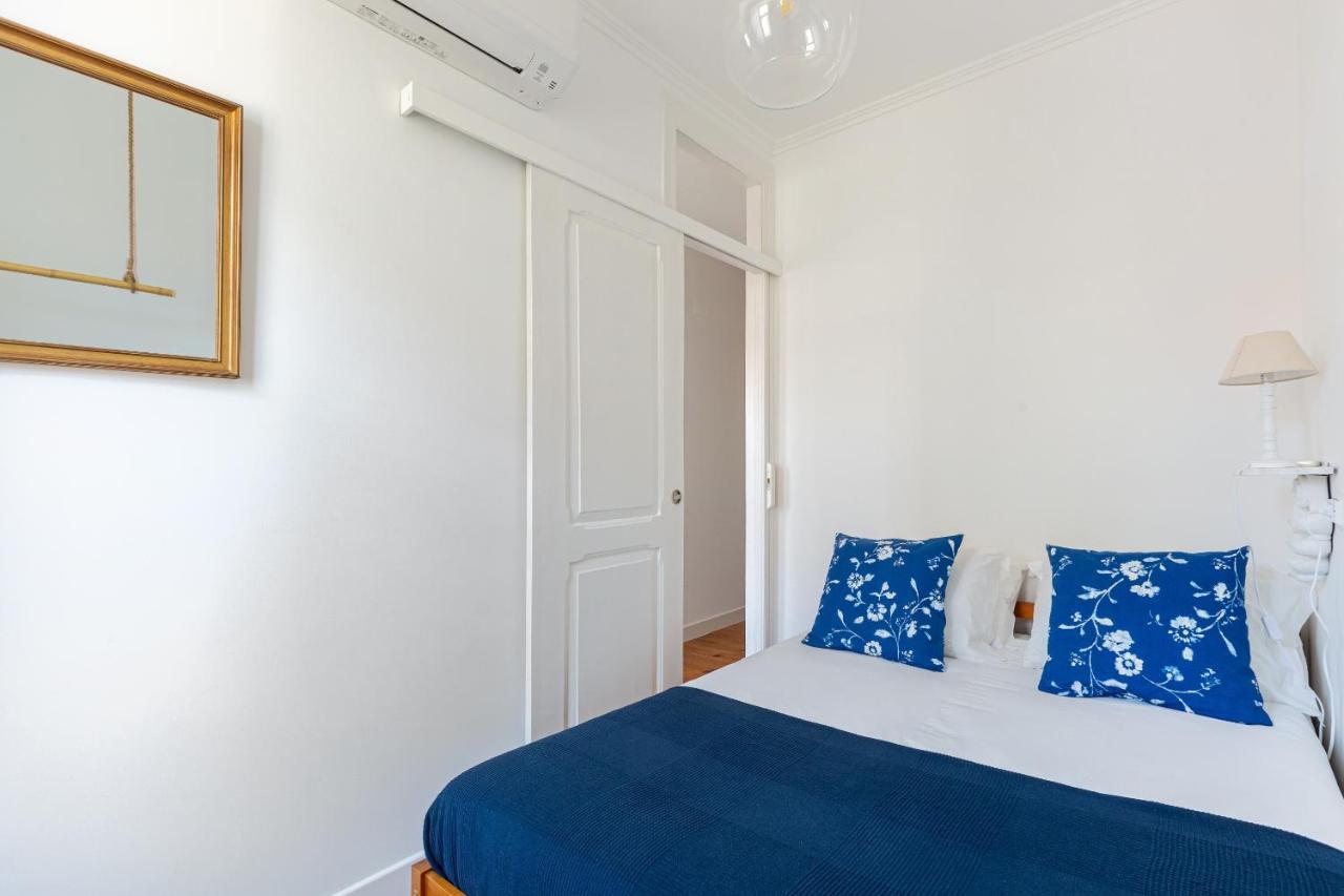 White & Blue Vintage Home In Graca リスボン エクステリア 写真