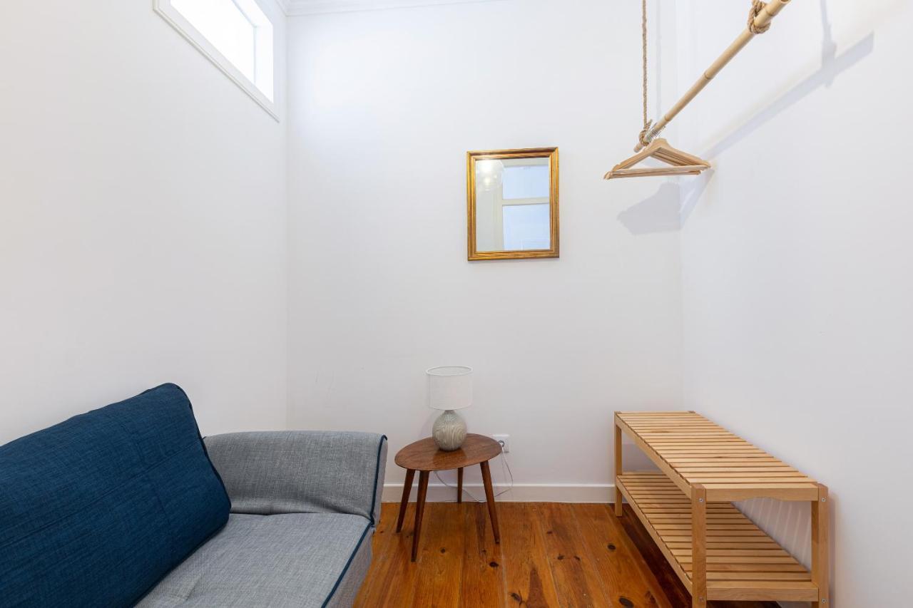 White & Blue Vintage Home In Graca リスボン エクステリア 写真