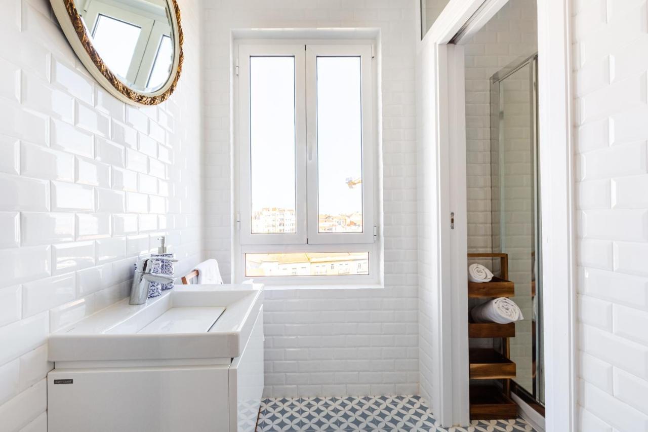 White & Blue Vintage Home In Graca リスボン エクステリア 写真