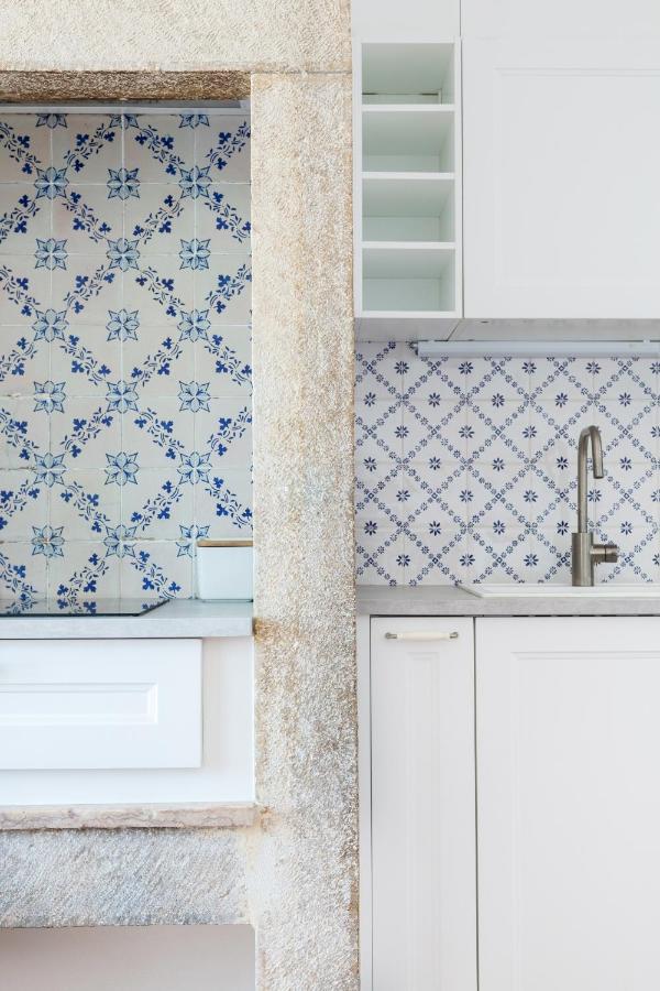 White & Blue Vintage Home In Graca リスボン エクステリア 写真