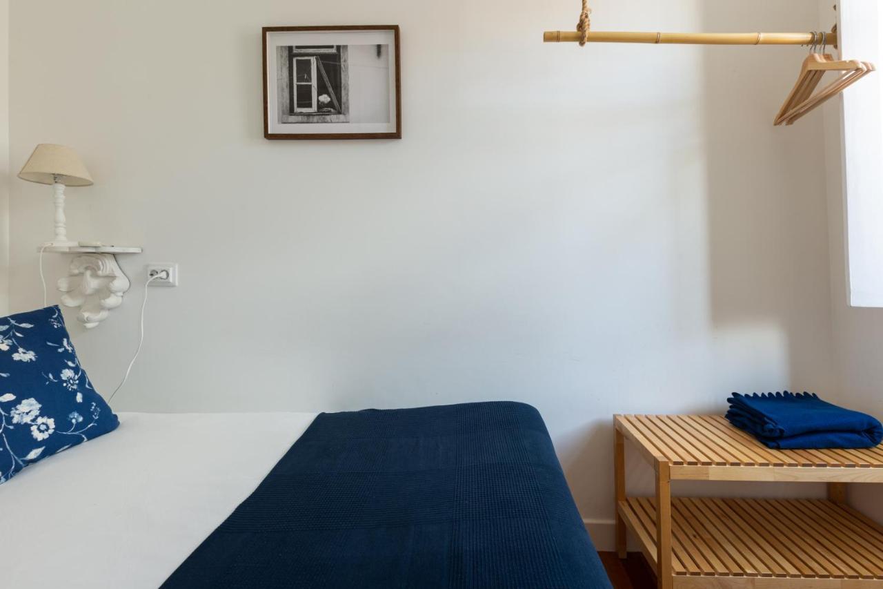White & Blue Vintage Home In Graca リスボン エクステリア 写真