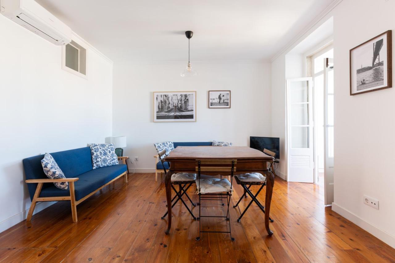 White & Blue Vintage Home In Graca リスボン エクステリア 写真